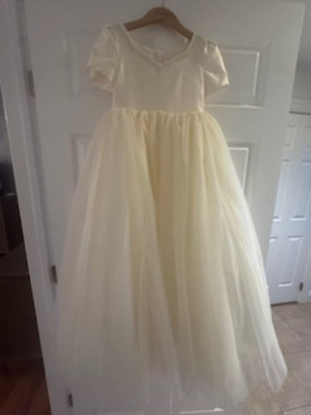 Tulleen "Yvette" Ivory Beaded Tulle Flower Girl & Communion Dress Sz 7/8